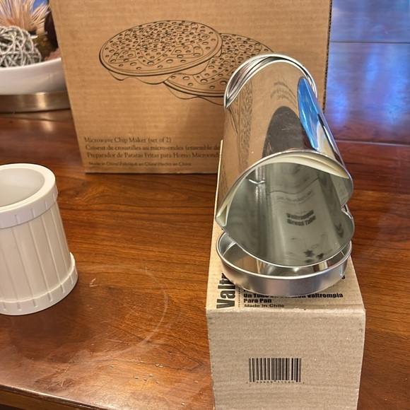 The Pampered Chef Bundle. Bread tube heart. Decorator and chip maker. NEW - Picture 5 of 11